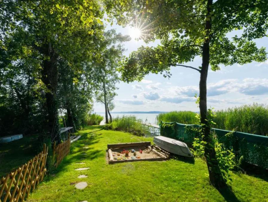 Green Lake House - Private Beach At Balaton Балатонакаратя Екстериор снимка